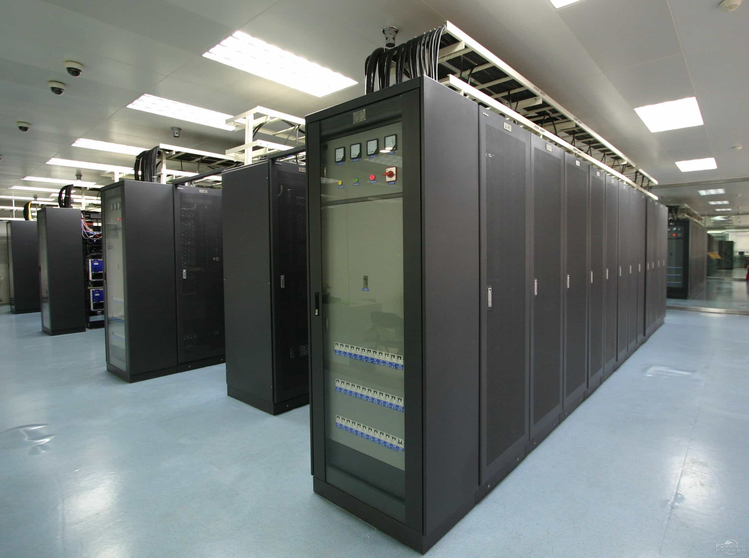 华南AI算力集群机房内部